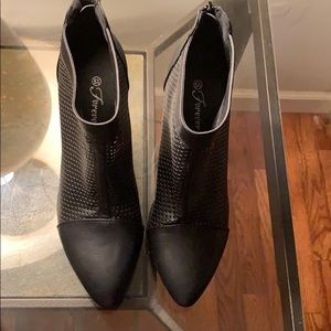 Black Forever 21 heels. Size 8.5